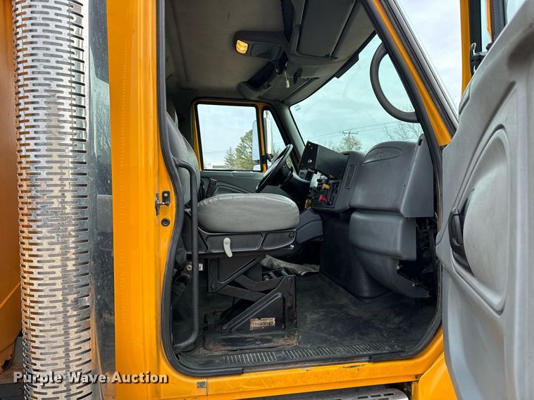 image for item NM9215 2006 International 7400 dump truck