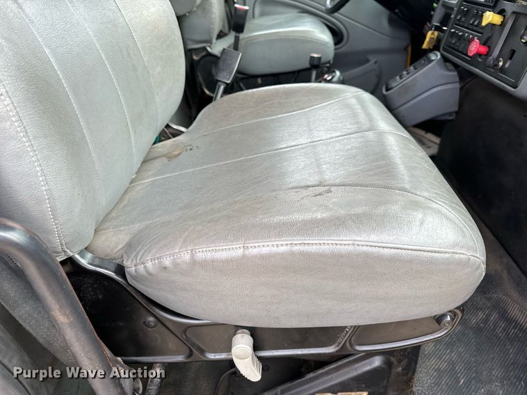 image for item NM9215 2006 International 7400 dump truck