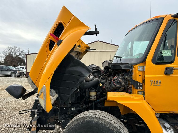 image for item NM9215 2006 International 7400 dump truck