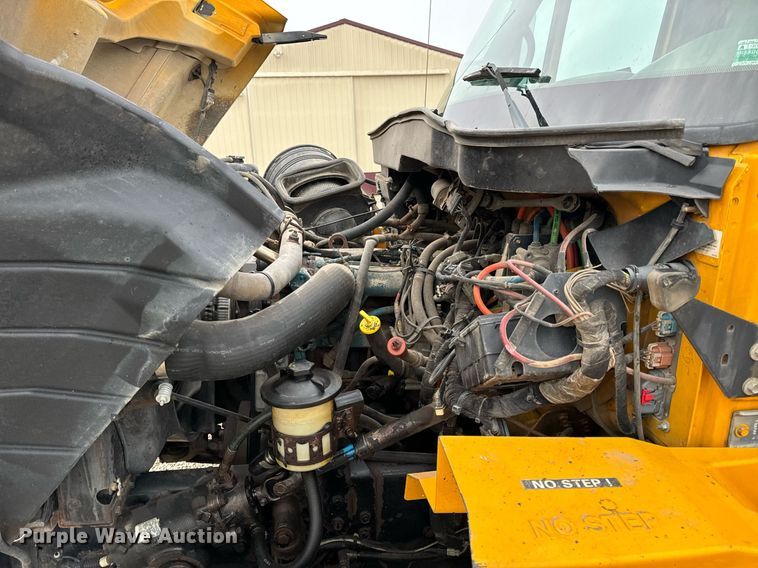 image for item NM9215 2006 International 7400 dump truck