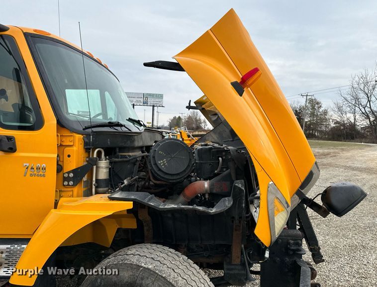 image for item NM9215 2006 International 7400 dump truck