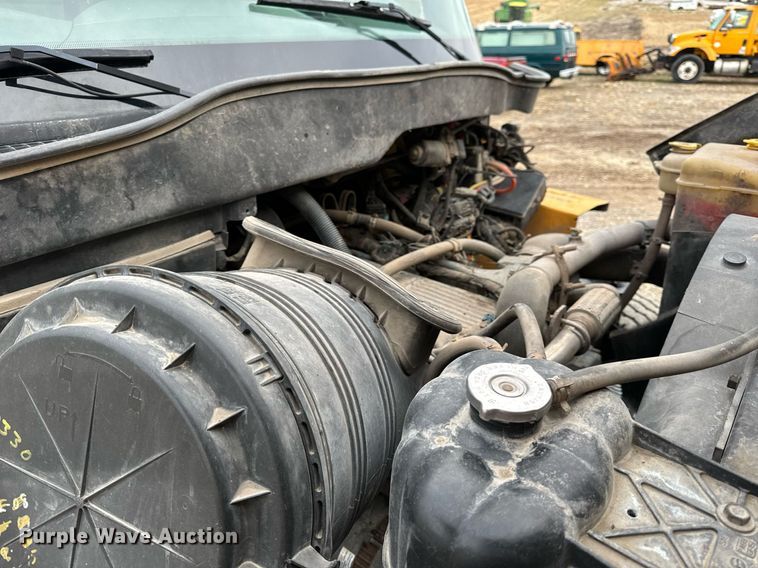 image for item NM9215 2006 International 7400 dump truck