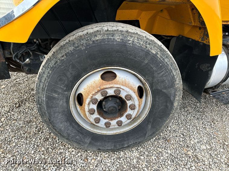 image for item NM9215 2006 International 7400 dump truck