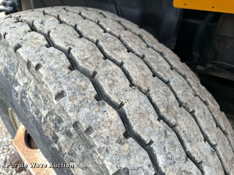 image for item NM9215 2006 International 7400 dump truck