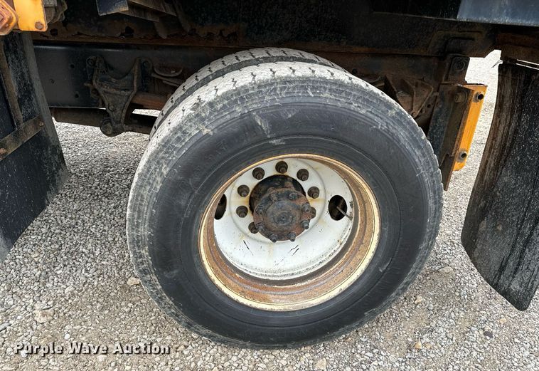 image for item NM9215 2006 International 7400 dump truck