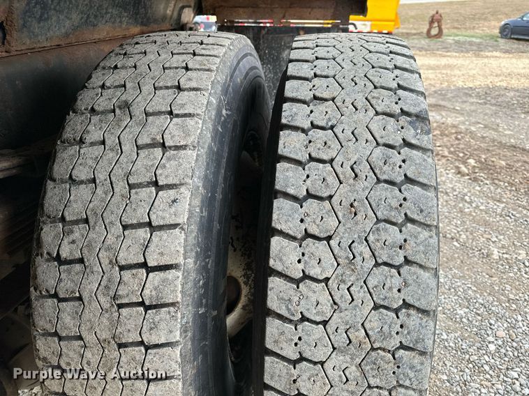 image for item NM9215 2006 International 7400 dump truck