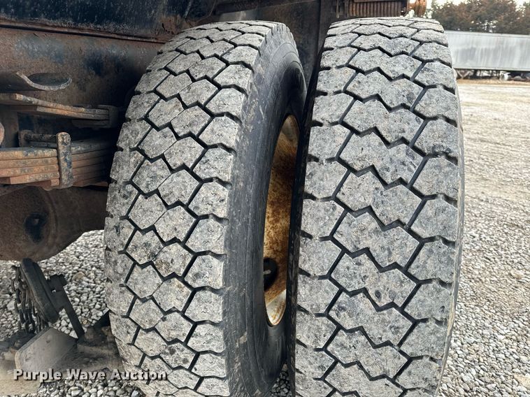 image for item NM9215 2006 International 7400 dump truck