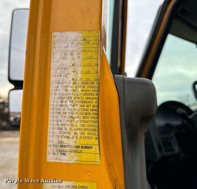 image for item NM9215 2006 International 7400 dump truck