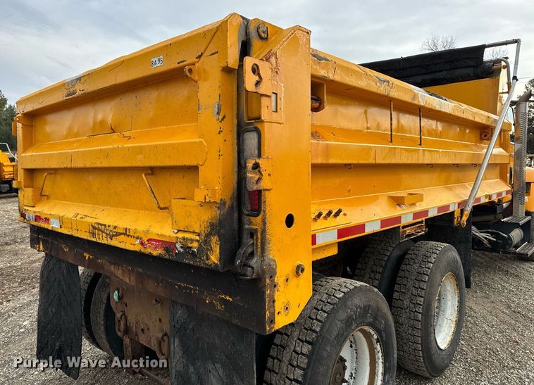 image for item NM9216 2011 International WorkStar 7400 dump truck