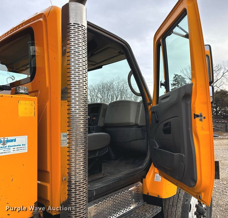 image for item NM9216 2011 International WorkStar 7400 dump truck