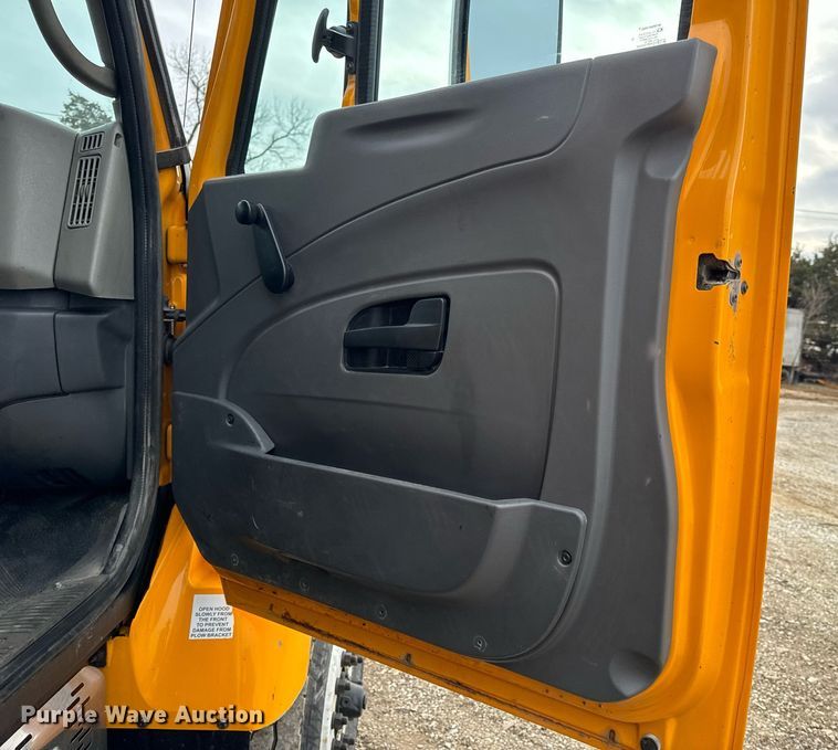 image for item NM9216 2011 International WorkStar 7400 dump truck