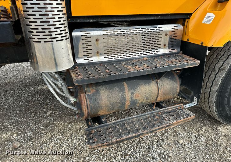 image for item NM9217 2010 International WorkStar 7500 dump truck