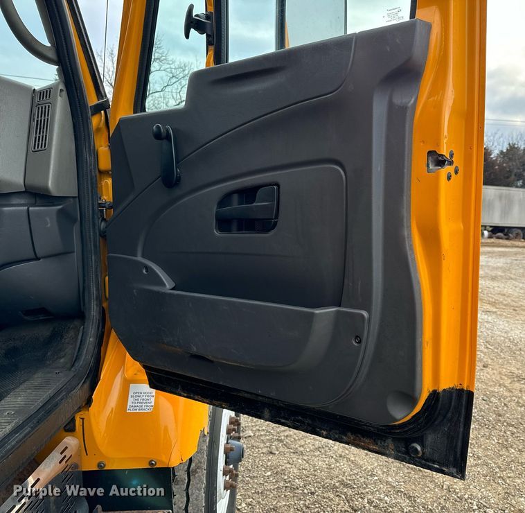 image for item NM9217 2010 International WorkStar 7500 dump truck