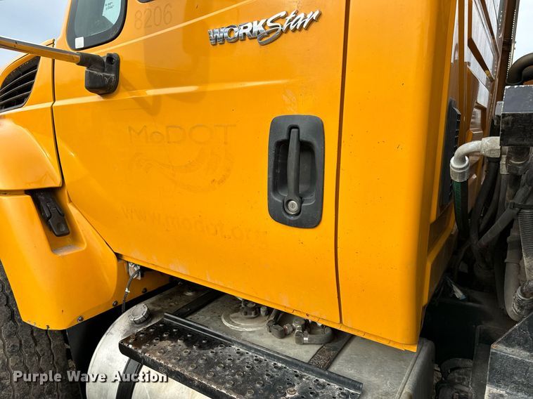 image for item NM9222 2009 International WorkStar 7500 dump truck