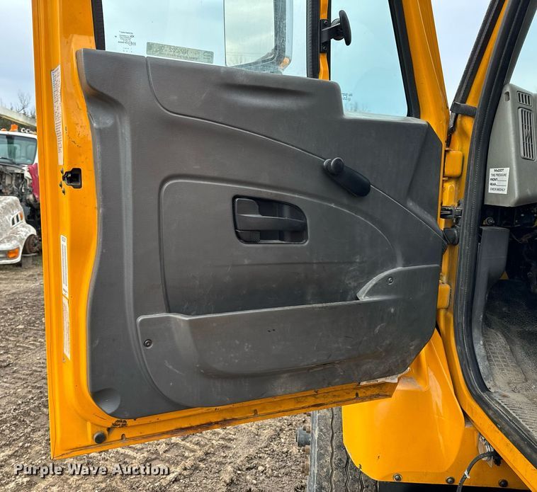 image for item NM9222 2009 International WorkStar 7500 dump truck