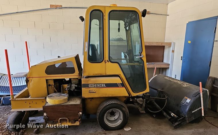 image for item OL9441 Excel Hustler 4600  lawn mower