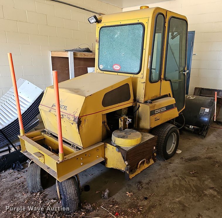 image for item OL9441 Excel Hustler 4600  lawn mower