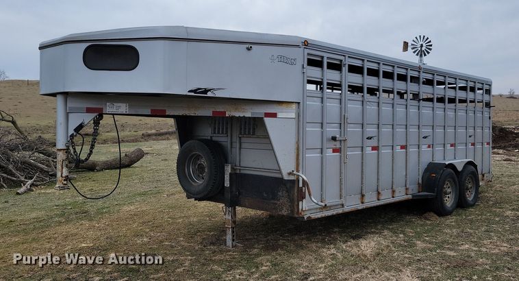 image for item DL7824 2009 Titan livestock trailer