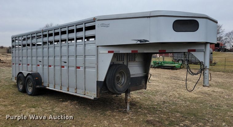 image for item DL7824 2009 Titan livestock trailer