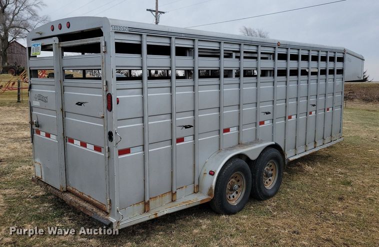 image for item DL7824 2009 Titan livestock trailer