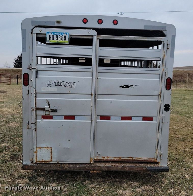 image for item DL7824 2009 Titan livestock trailer