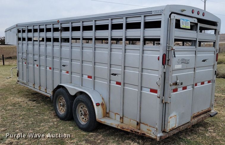 image for item DL7824 2009 Titan livestock trailer