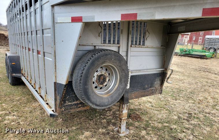 image for item DL7824 2009 Titan livestock trailer