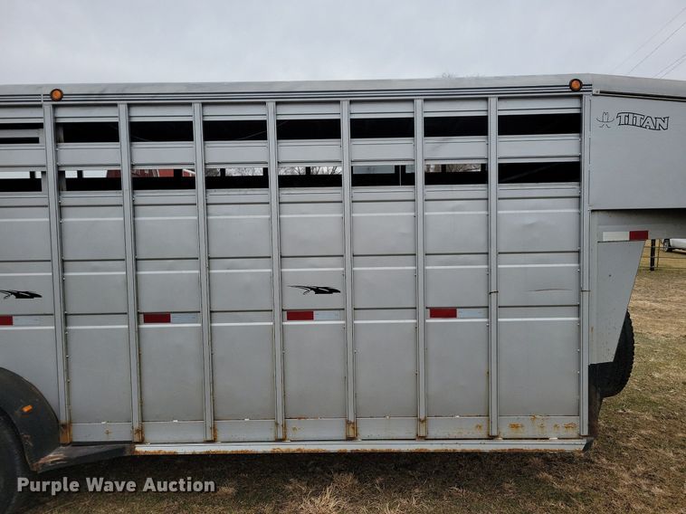 image for item DL7824 2009 Titan livestock trailer