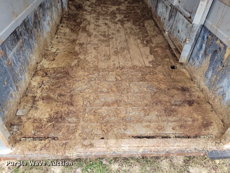 image for item DL7824 2009 Titan livestock trailer