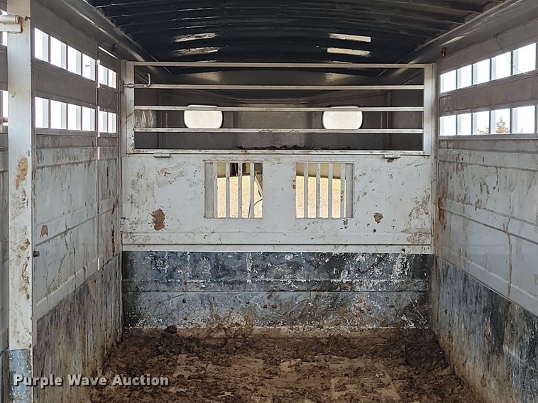 image for item DL7824 2009 Titan livestock trailer