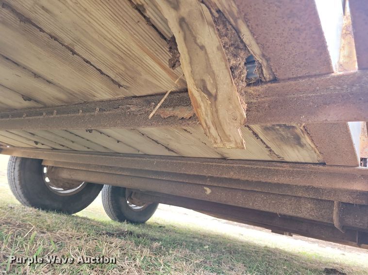 image for item DL7824 2009 Titan livestock trailer