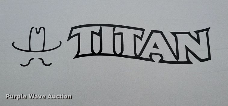 image for item DL7824 2009 Titan livestock trailer