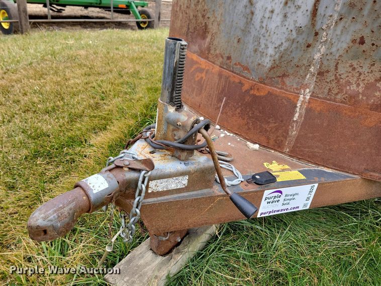 image for item DL7826 1994 CM livestock trailer