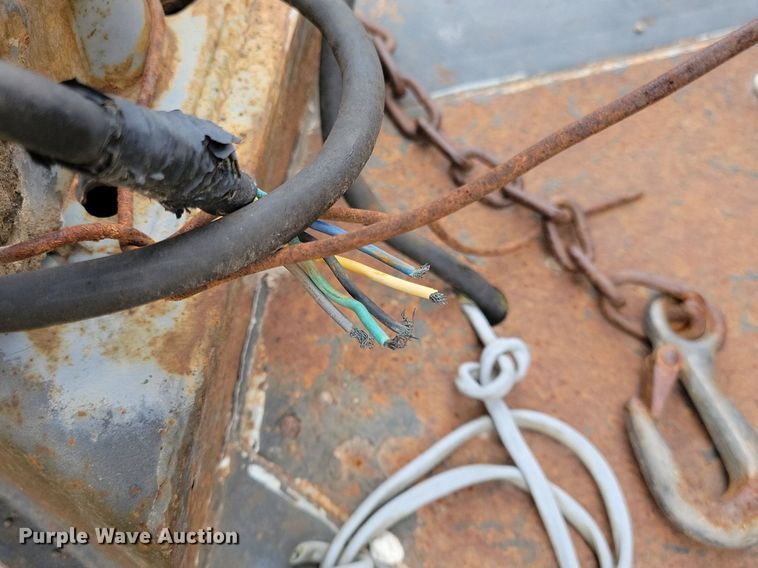 image for item DL7826 1994 CM livestock trailer