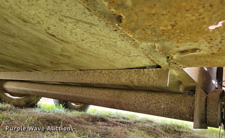 image for item DL7826 1994 CM livestock trailer