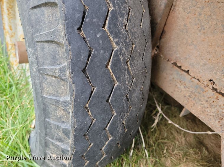 image for item DL7826 1994 CM livestock trailer