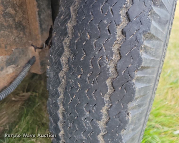 image for item DL7826 1994 CM livestock trailer