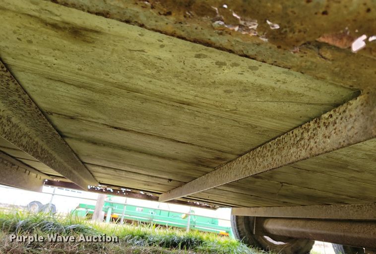 image for item DL7826 1994 CM livestock trailer