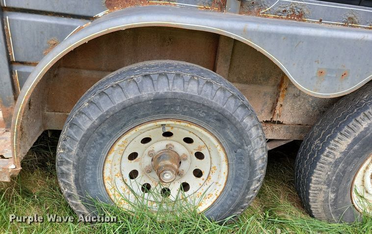 image for item DL7826 1994 CM livestock trailer