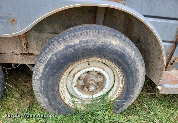 image for item DL7826 1994 CM livestock trailer