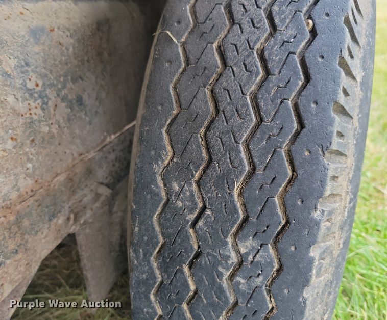 image for item DL7826 1994 CM livestock trailer