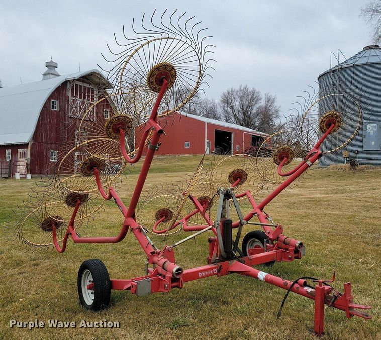 image for item DL7827 Tonutti hay rake