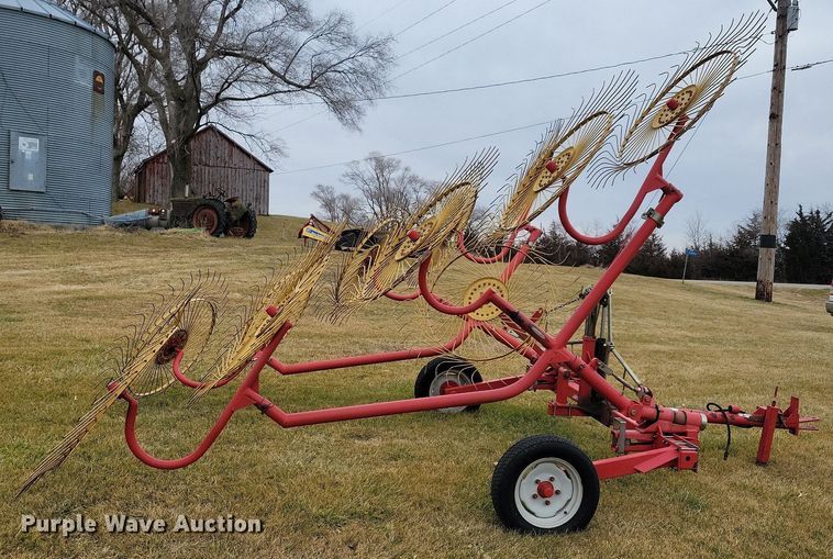 image for item DL7827 Tonutti hay rake