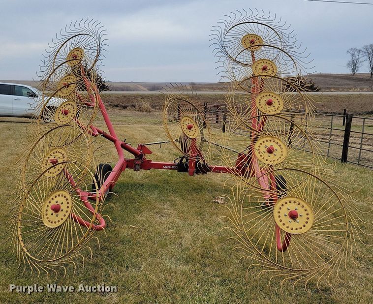 image for item DL7827 Tonutti hay rake