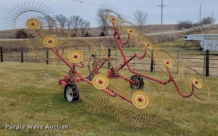 image for item DL7827 Tonutti hay rake