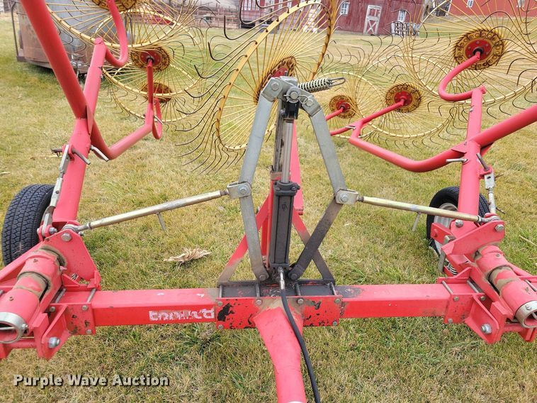image for item DL7827 Tonutti hay rake