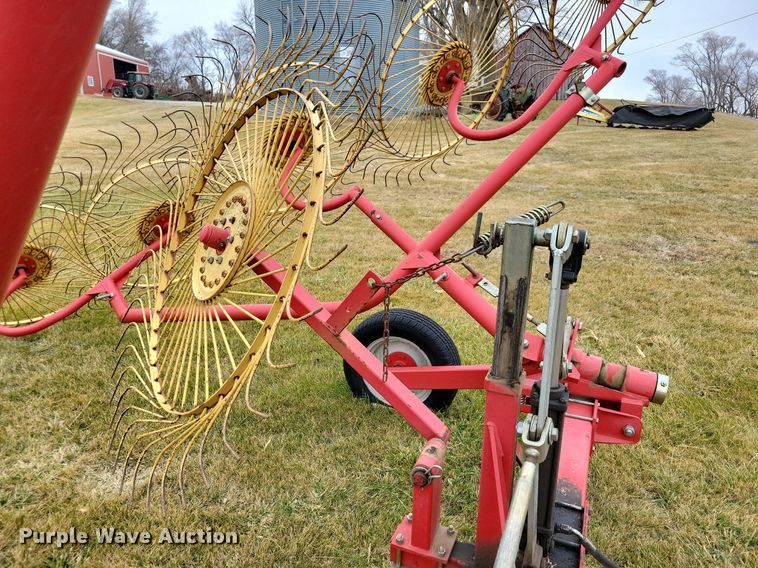 image for item DL7827 Tonutti hay rake