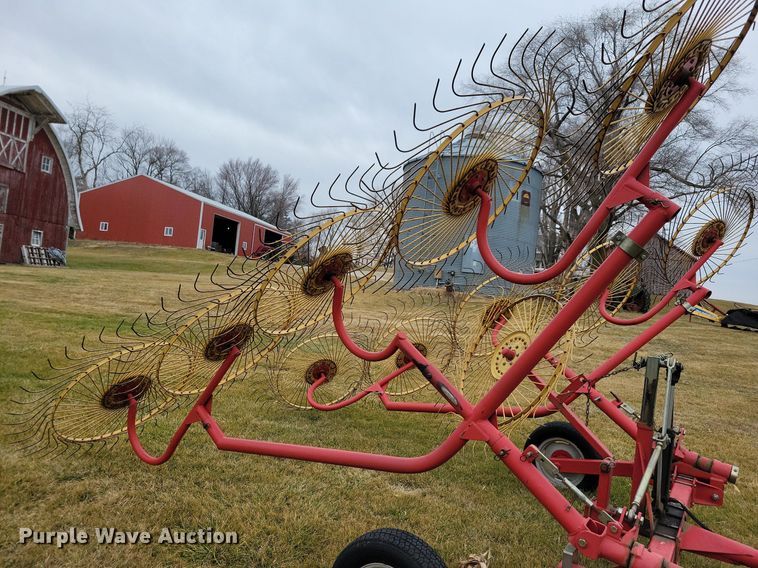image for item DL7827 Tonutti hay rake