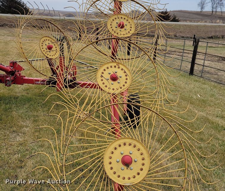 image for item DL7827 Tonutti hay rake