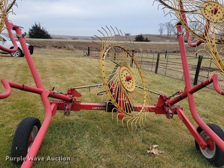 image for item DL7827 Tonutti hay rake
